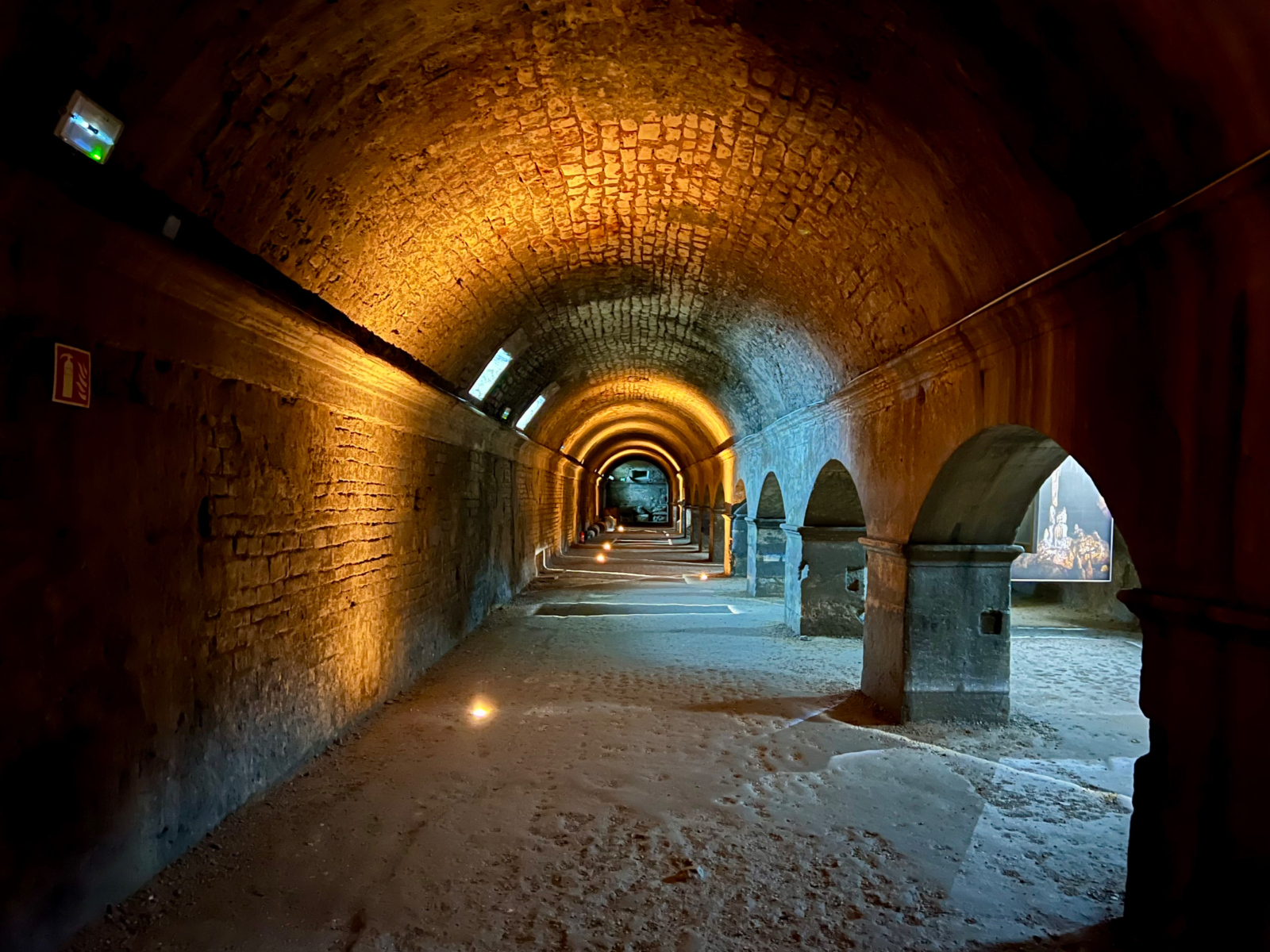 Vue des cryptoportiques d’Arles Paris Art Now